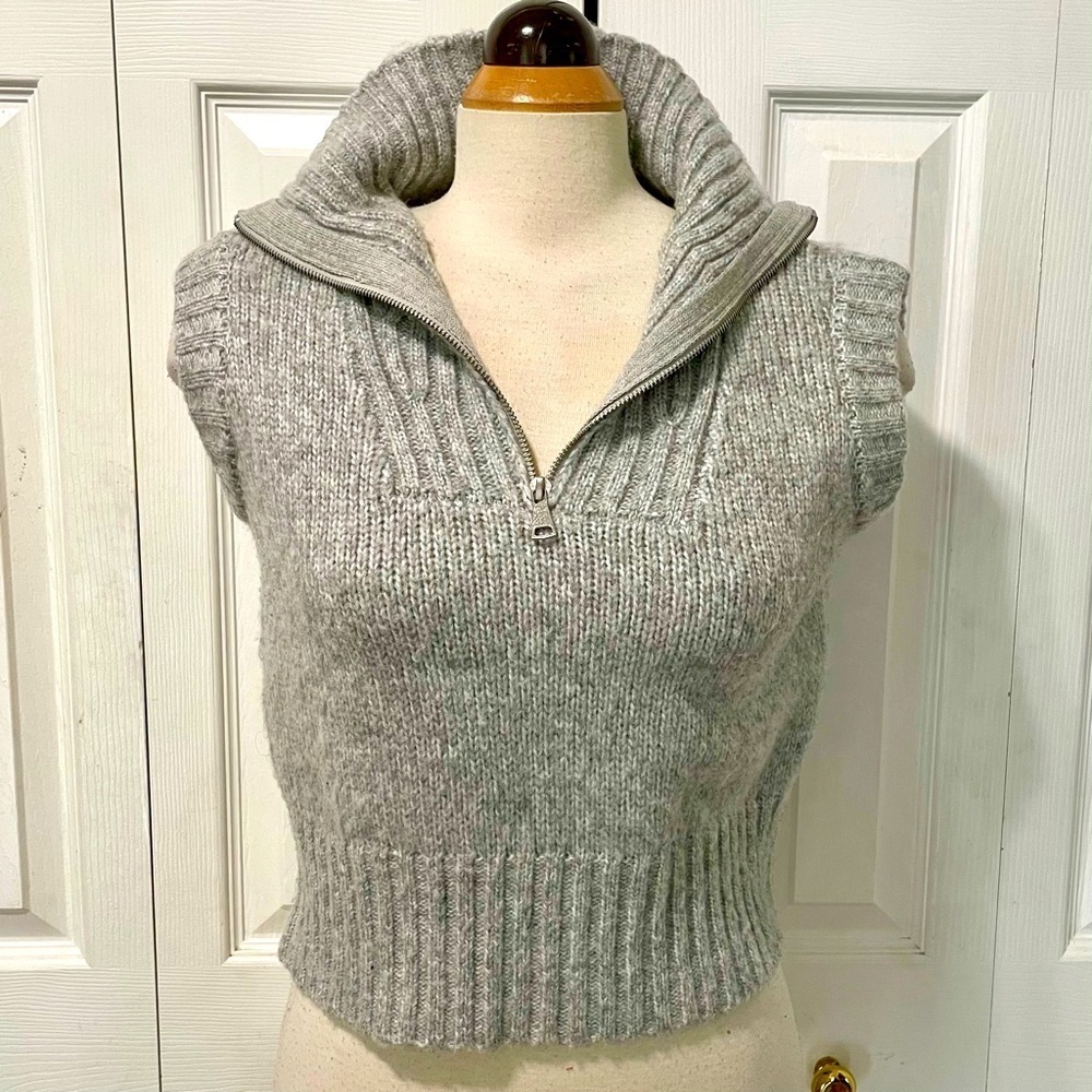 Steve Madden Gray Sleeveless 1/2 zip Turtleneck Sweater